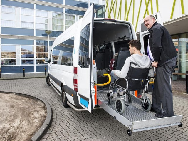 Confort y accesibilidad: Nuestro taxi de 7 plazas está adaptado para personas con movilidad reducida 