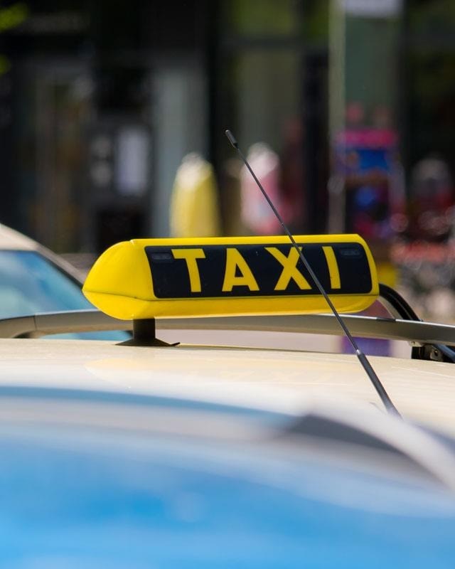 Viaje cómodo y seguro con nuestro taxi en Ponteareas